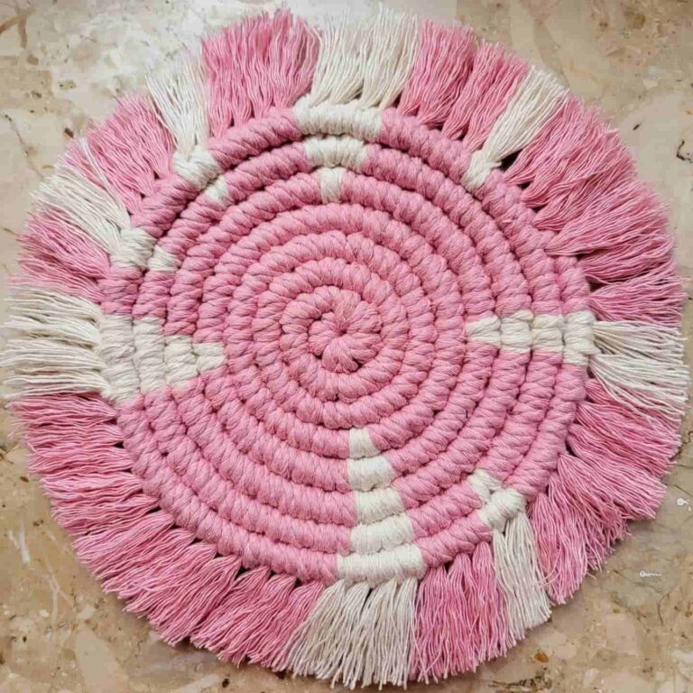 pink & cream macrame medium coaster tpristale
