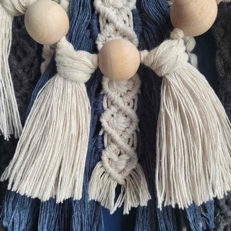 wall-hanging-macrame-by-toristale